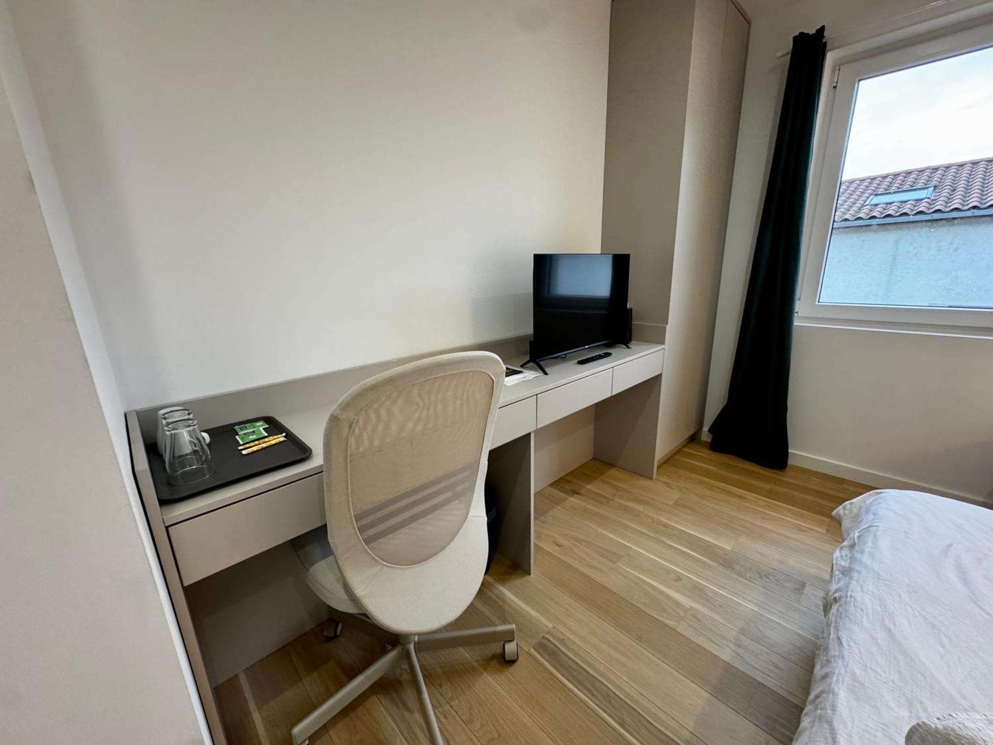 Chambre Privee Climatisee Avec Salle De Bains Partagee-Le Sapin Genay (Rhone) מראה חיצוני תמונה