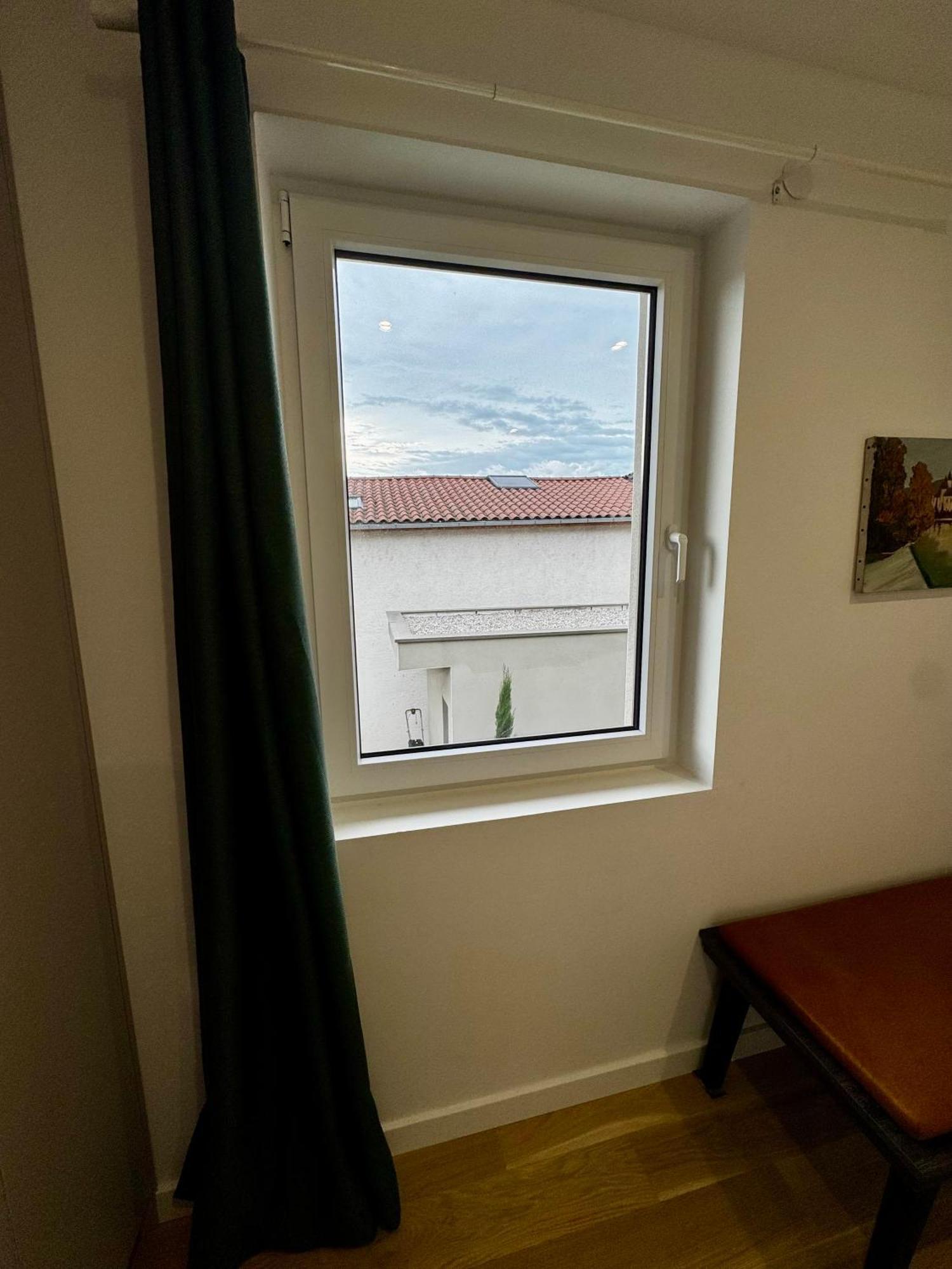 Chambre Privee Climatisee Avec Salle De Bains Partagee-Le Sapin Genay (Rhone) מראה חיצוני תמונה